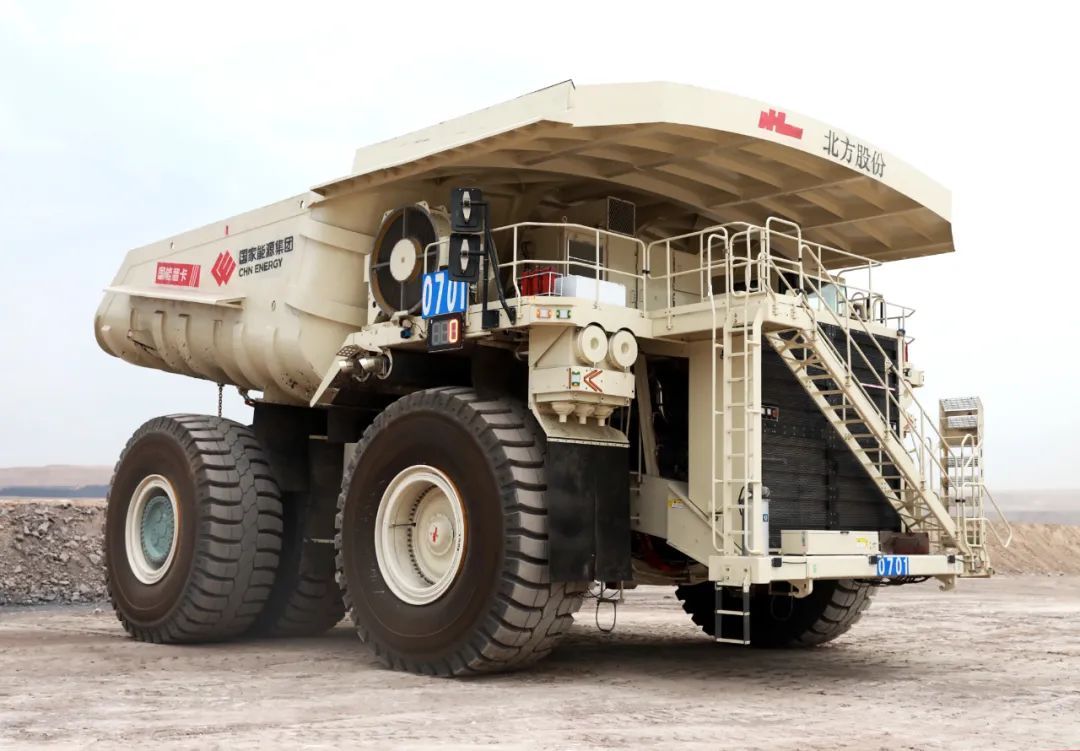 宝马娱乐在线电子游戏包头造国内首台300吨级整车国产化矿用卡车完成交付