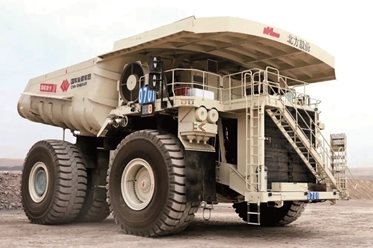 河柴重宝马娱乐在线电子游戏工助力国内首台300吨级国产化矿用自卸卡车交付